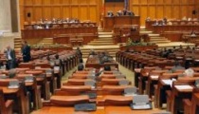 Kitört a vakáció a parlamentben, nem szavaztak Markó Attiláról