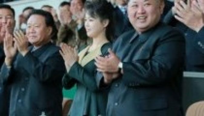 Megjelent a nyilvánosság előtt Kim Dzsong Un titokzatos felesége