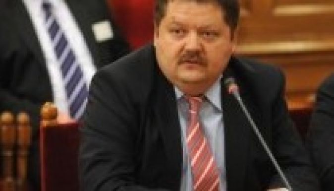 Ismét téma lett Szász Jenő „gyöngyhalász” módszere