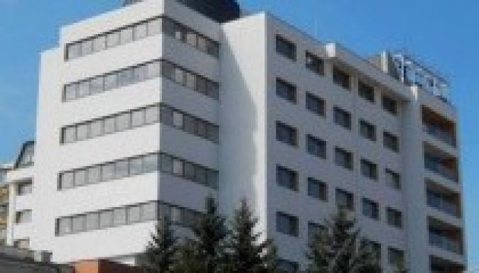 Átadták a Sapientia felújított csíkszeredai épületét