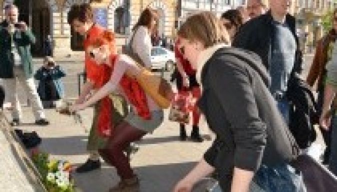 Virágot annak, aki kiáll a kisebbségek jogaiért! (VIDEÓ)