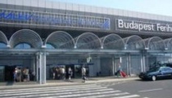 Kokaincsempészt fogtak a budapesti repülőtéren