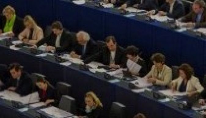 A korrupcióellenes harc túlkapásairól beszélt Sógor az EP-ben