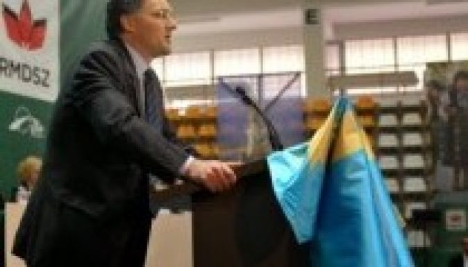 Székelyhon: szomszédaikkal is figyeltetnék a rendőrök Rádulyékat