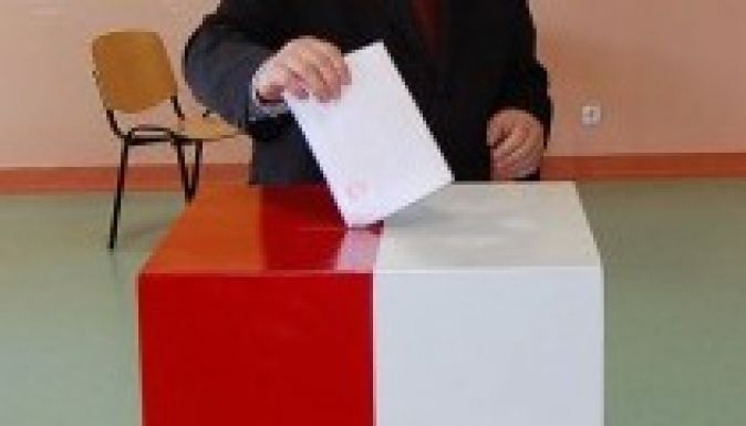 Megkezdődött az elnökválasztás Lengyelországban