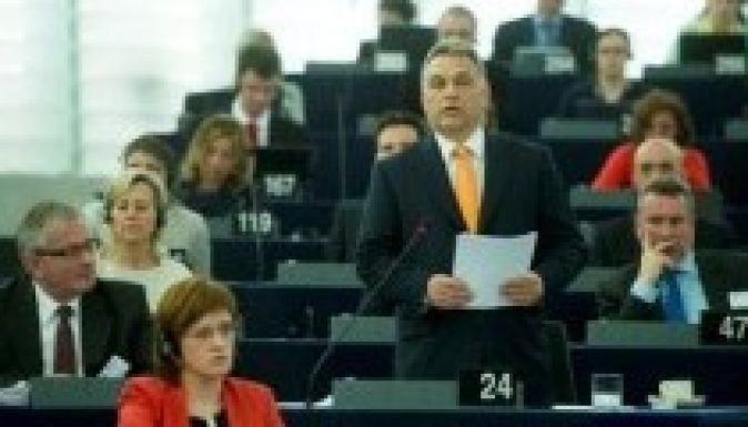 Orbán Viktort gyomrozták az Európai Parlamentben