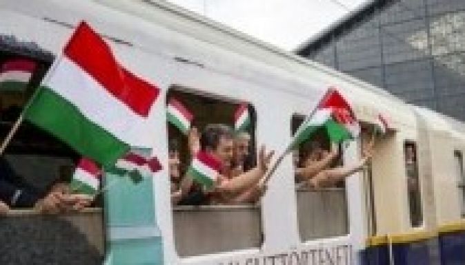 Elindult a Boldogasszony zarándokvonat a csíksomlyói búcsúba