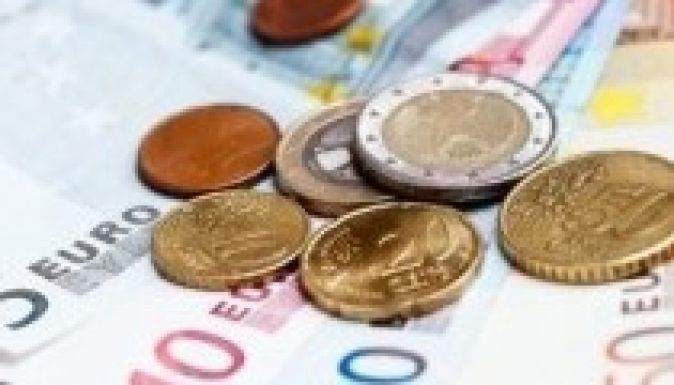 Ekkora lenne a bérünk, ha holnaptól bevezetnék az eurót