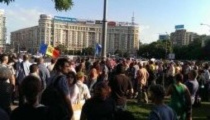 Victor Ponta lemondását követelték bukaresti tüntetők