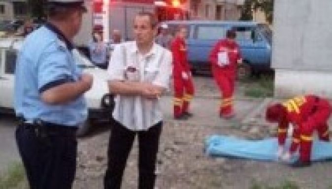 Most Temesváron ugrott le tömbháztetőről egy férfi