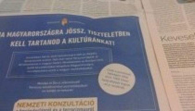 Már újságokban is megjelentek a menekültellenes reklámok