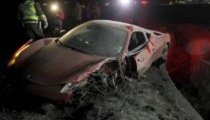 Vidal összetörte negyedmillió eurós Ferrariját, de életben maradt