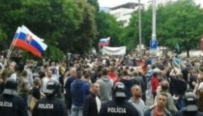 Pozsonyban tüntetnek az iszlamizálódás és az EU menekültpolitikája ellen