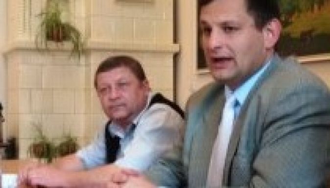 Így fogadta a csíkszeredai városvezetés az óriástrikolórt (VIDEÓ)