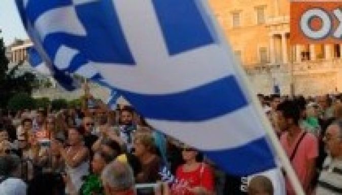 Görögország tüntet és az államcsőd felé tart