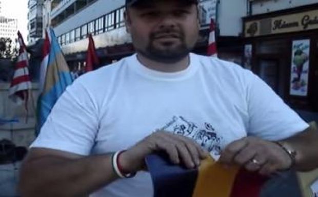 Kelemen szánalmasnak tartja Csibi Barna trikolórszaggató akcióját