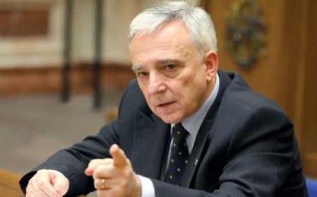 A földbe döngölte a jegybanki kormányzó az áfacsökkentő törvényt