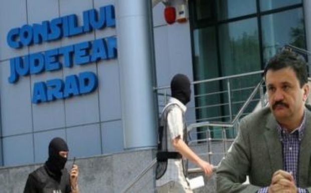 Csúszópénz elfogadásán érték tetten az Arad megyei tanácselnököt