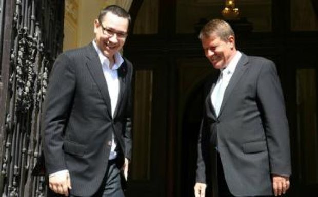 Brutálisan megnő augusztus 1-től 48 magas rangú vezető fizetése