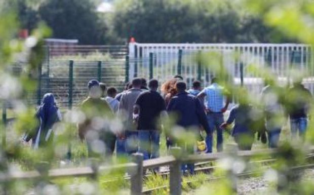 Kétezer migráns rohamozta meg az éjjel a Csalagútat