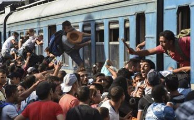 Csak vonattal naponta ezer migráns indul Macedóniából Szerbiába