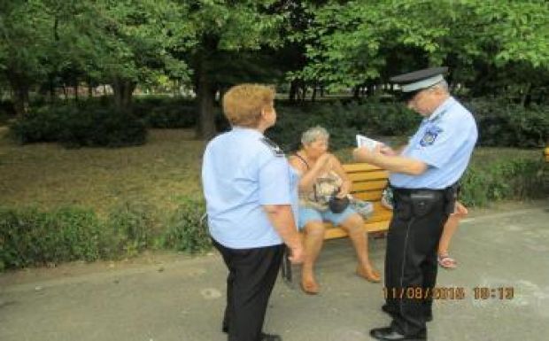 Már bírságolnak Bukarestben a tökmaghéj köpködésért