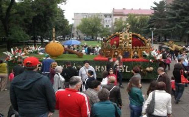 Pompázatos virágkocsik vonultak fel Nagyváradon