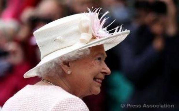 Érdekfeszítő könyv jelent meg II. Erzsébet királynőről