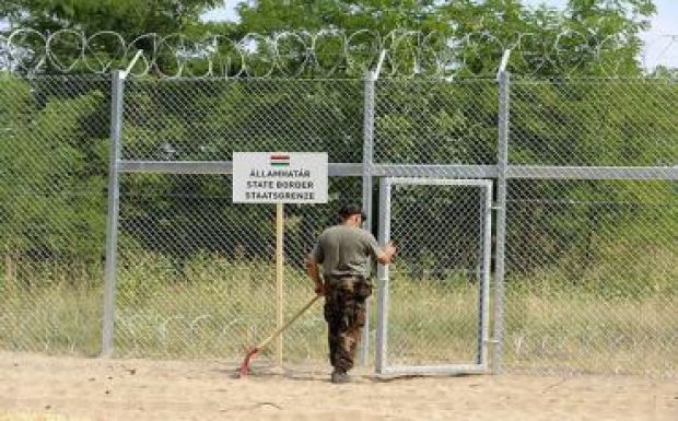 A francia külügyminiszter bírálta Magyarországot a határzár miatt