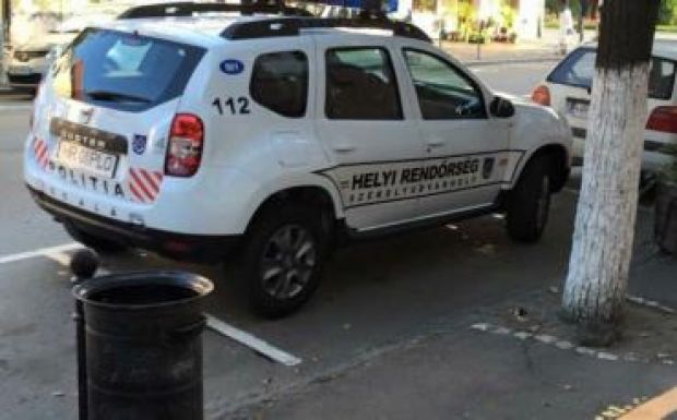 Büntetne a prefektus a székelyudvarhelyi rendőrautó magyar feliratáért
