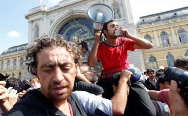 Megszavazták: válsághelyzetet hirdethet a magyar kormány menekültügyben