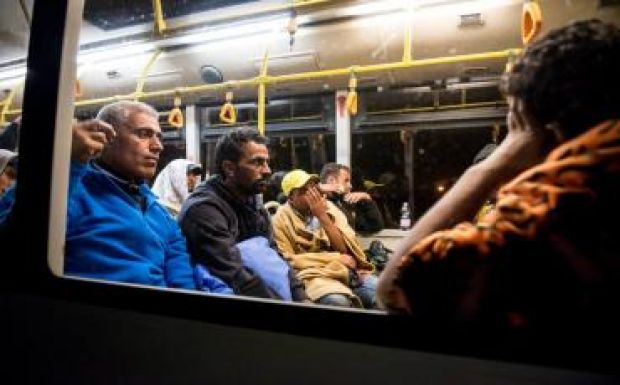 Ausztria és Németország beengedi a Magyarországról érkező menekülteket