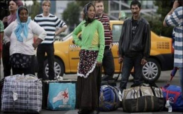 Nagylelkű ajánlatot tett a francia állam a kolduló romáknak