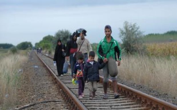 Migránsok egy csoportja kitört a röszkei gyűjtőpontról