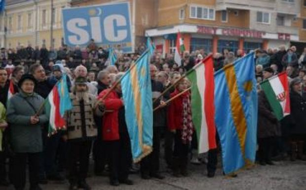 Himnuszperre várják a háromszékieket