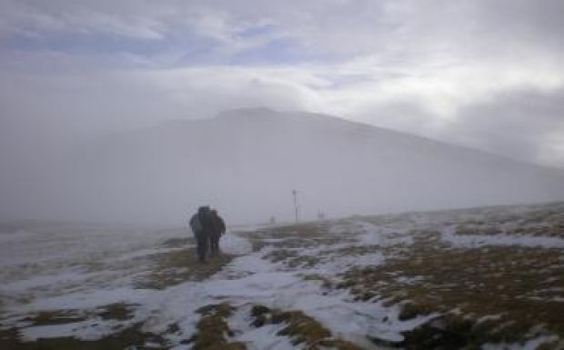 Lehullott az első hó a romániai hegyekben