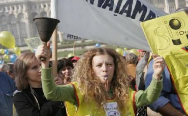 Körülbelül 15 százalékkal emelhetik év végéig a tanárok fizetését