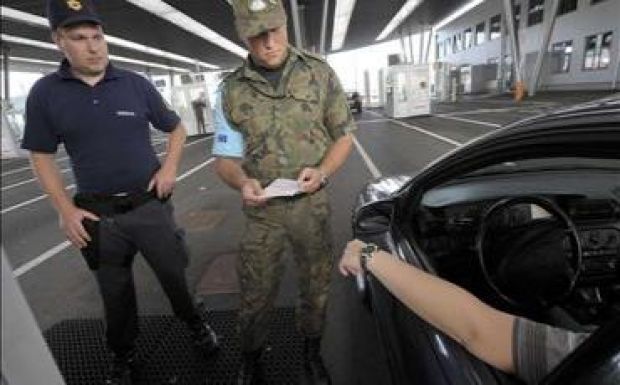 Franciaország tervezi, Szlovénia már visszaállította a határellenőrzést