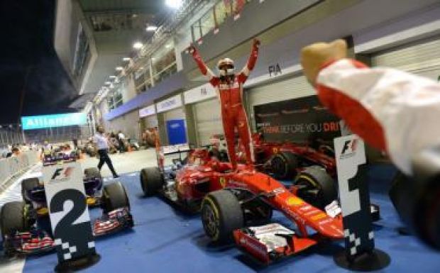 Vettel nyerte meg a vasárnapi Forma-1-es Szingapúri Nagydíjat