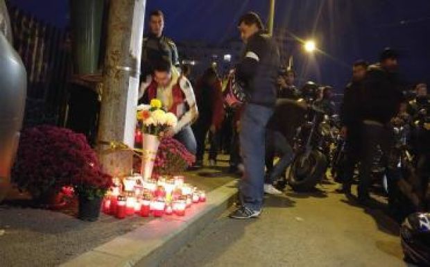 Az elhunyt motoros rendőrre emlékeztek a bukaresti motorosok