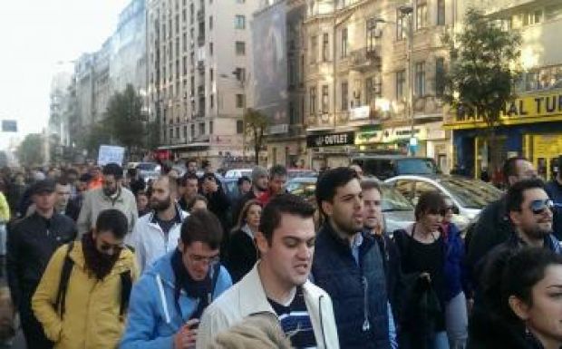 Már az utcán is követelték Gabriel Oprea belügyminiszter lemondását