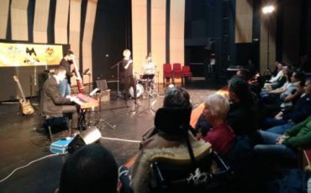 „Kiszállt a Madár”-koncertet tartott Csíkszeredában a Sárik Péter Trió