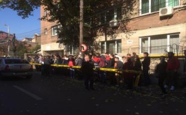 Példátlan szolidaritás: a bukarestiek megrohamozták a vérellátó központokat