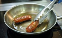 Hungarikum lett a debreceni kolbász, a fröccs, a halászlé és a kamilla virágzat