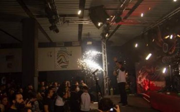 A zenekart hibáztatják a klub tulajdonosai a pénteki tragédiáért