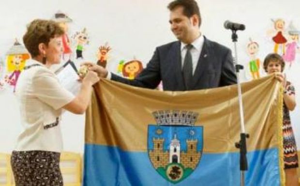 Román civilek: Legyen a szentgyörgyi városzászlón dák jelkép is