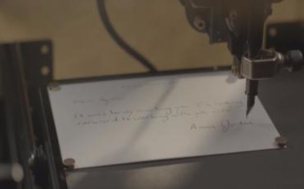 Robottal is megirathatjuk a karácsonyi képeslapokat