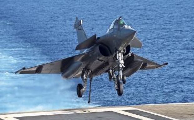 Cameron: Nagy-Britanniának is bombáznia kell az Iszlám Államot