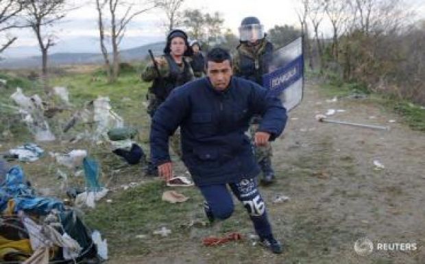 Összecsaptak a migránsok és a rendőrök a görög-macedón határon