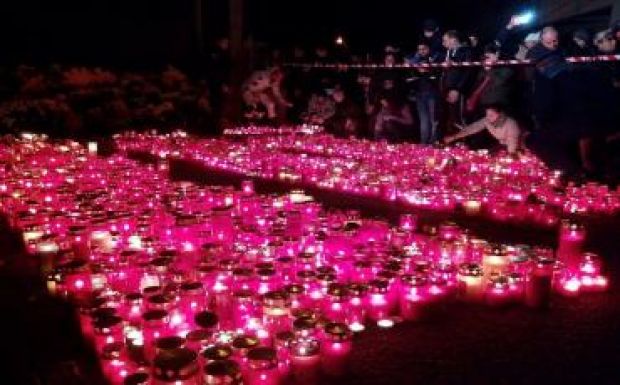 Megemlékeztek az egy hónapja történt bukaresti tragédiáról